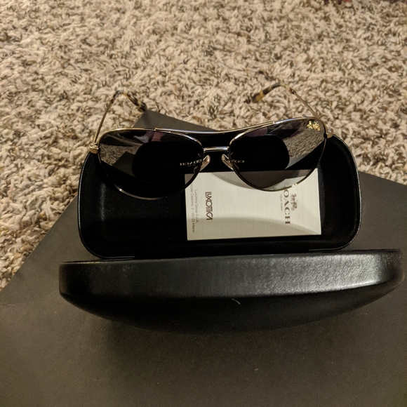 NEW! Authentic Coach Aviator Sunglasses 🕶️ **FIRM PRICE** - Picture 9 of 15